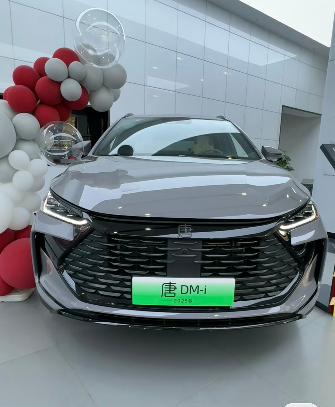 BYD Tang: سيارة الدفع الرباعي الفاخرة المطلقة للقوة والأداء والاستدامة