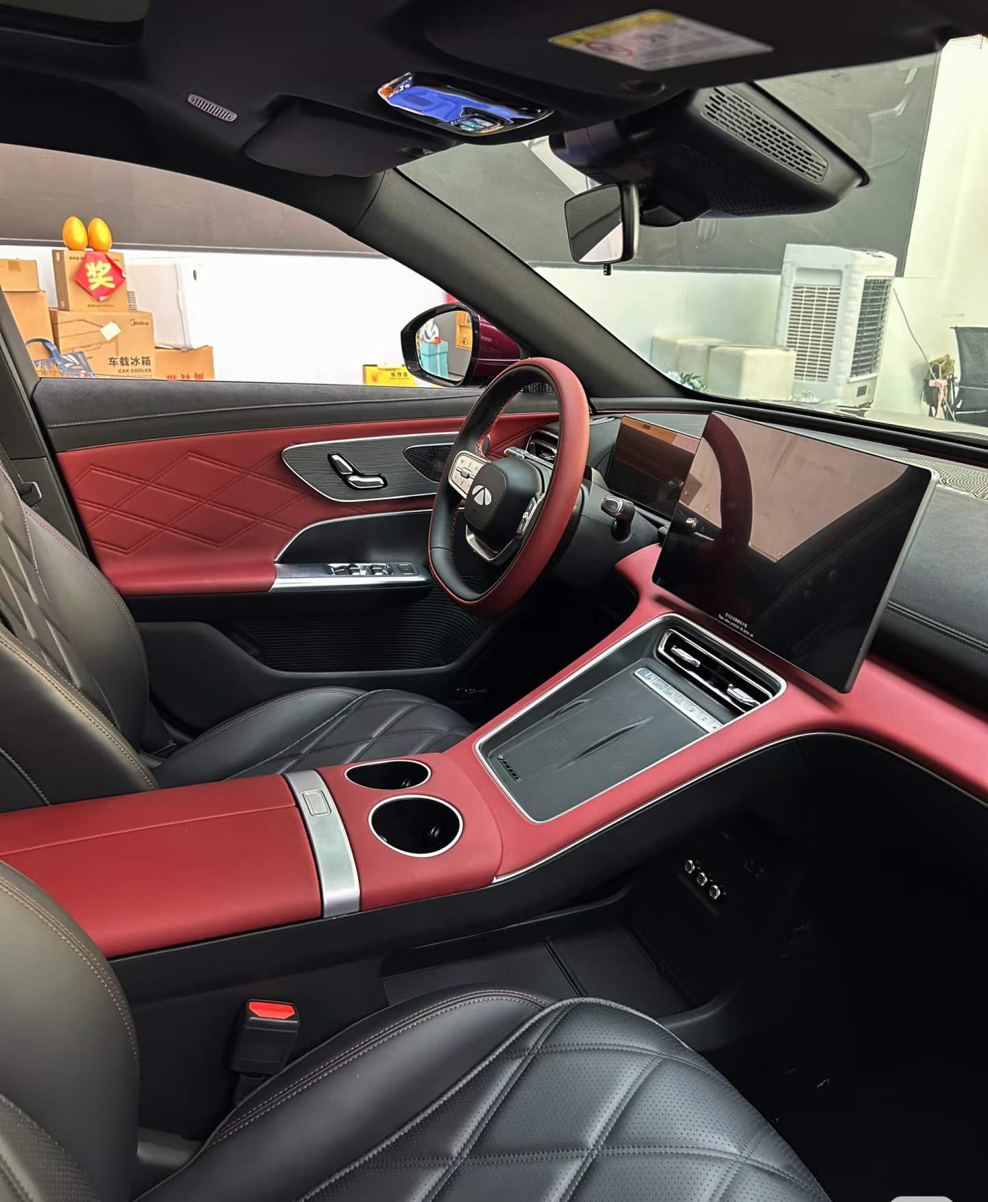Chinese luxury sedan